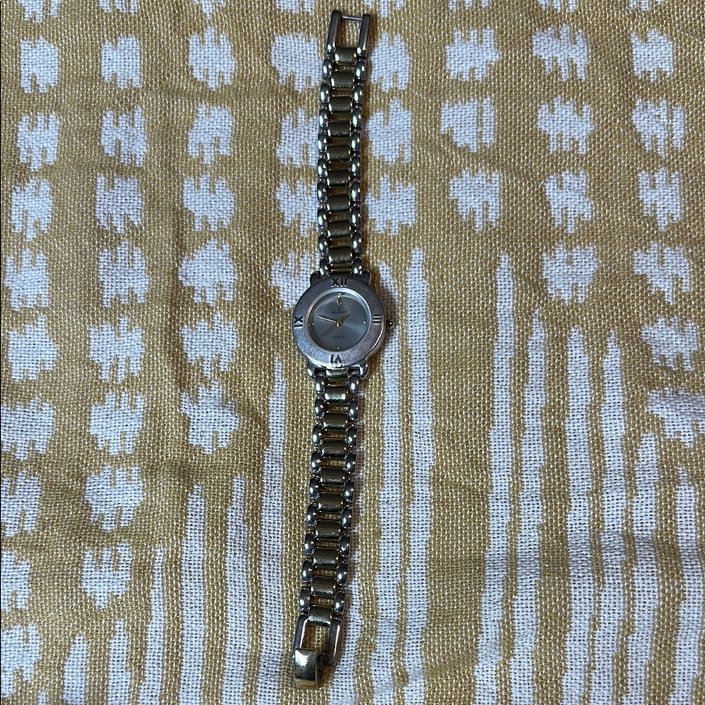 Vintage Peugeot Gold and Silver Watch - Picture 3 of 6